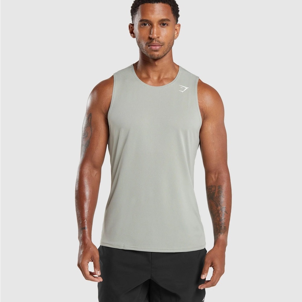 Gymshark ARRIVAL TANK M-slime fit new with tag
Grey beige